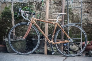 Gambar 4. Haur Bike (sepeda berbahan bambu cendani) Sumber : pedalku.com